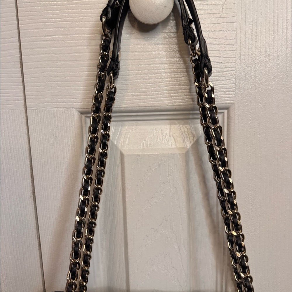 Guess Black Small Quilted Flap Chain Shoulder Bag Gold Tones Magnetic Closure - Picture 4 of 16
